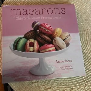 Macaron cook book hard back barely used